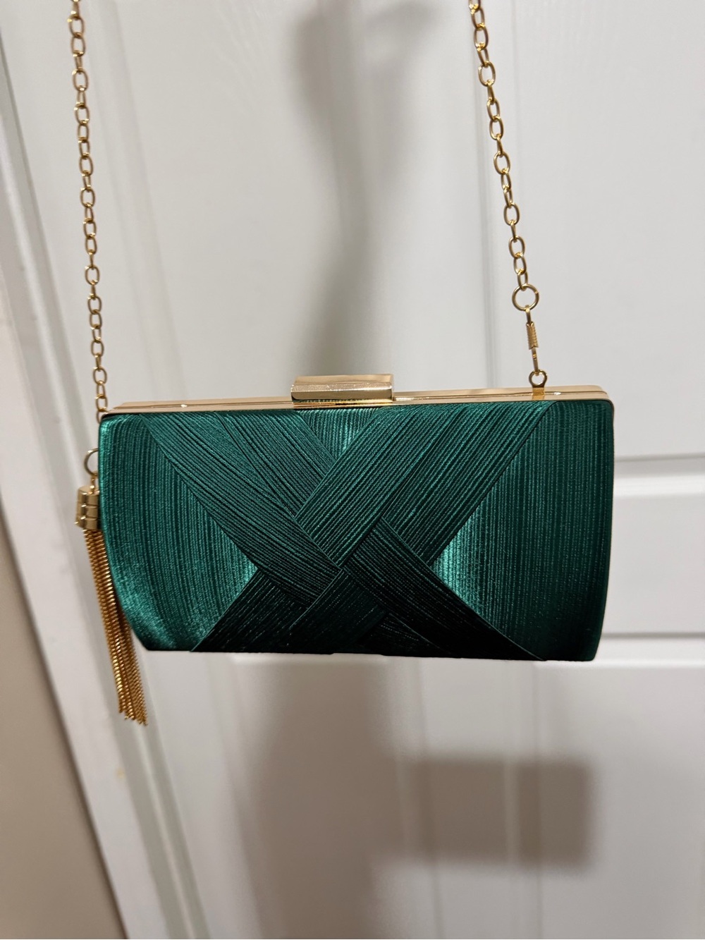 Elegant Emerald Satin Evening Clutch with Gold Chain